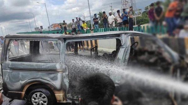 ভাঙ্গায় এম্বুলেন্সের সিলিন্ডার বিস্ফোরণ ভেতরে ৭ যাত্রী পুড়ে ছাই
