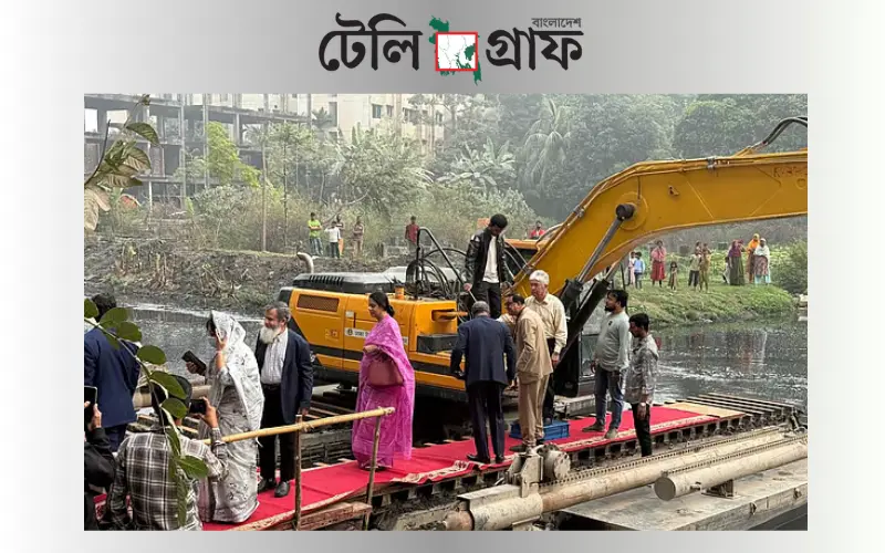 লালগালিচা বিছানো পথে খালে নামলেন তিন উপদেষ্টা, উদ্বোধন করলেন খননকাজ