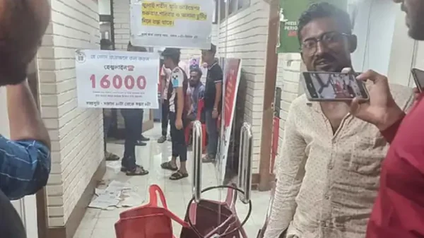 জুলাই ফাউন্ডেশনের অফিসে ভাঙচুর: আর্থিক সহায়তা না পেয়ে ক্ষুব্ধ আহতরা