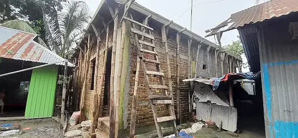 চাঁদাবাজির অভিযোগে আটক রিয়াদের বাড়িতে পাকা ভবন, এলাকায় নানা জল্পনা