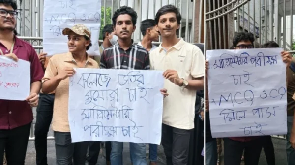 এসএসসিতে অকৃতকার্যদের বিক্ষোভ: সাপ্লিমেন্টারি ও কলেজে ভর্তির দাবি