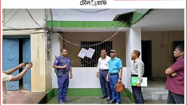 দৌলতপুরের সাবেক এমপি ও উপজেলা চেয়ারম্যানের বাড়িতে নোটিশ ঝুলিয়ে দিল দুদক