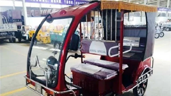 যশোরে ইজিবাইকের চাকার সঙ্গে ওড়না পেঁচিয়ে নারীর মৃ’ত্যু