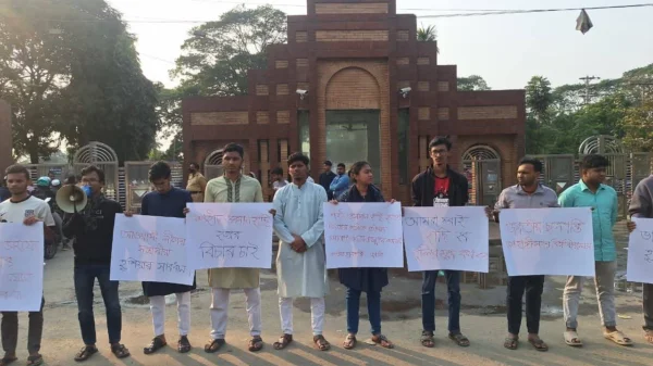 জুলাই যোদ্ধা ওসমান হাদি হত্যার বিচার দাবিতে জাবিতে ছাত্রশক্তির অবস্থান কর্মসূচি