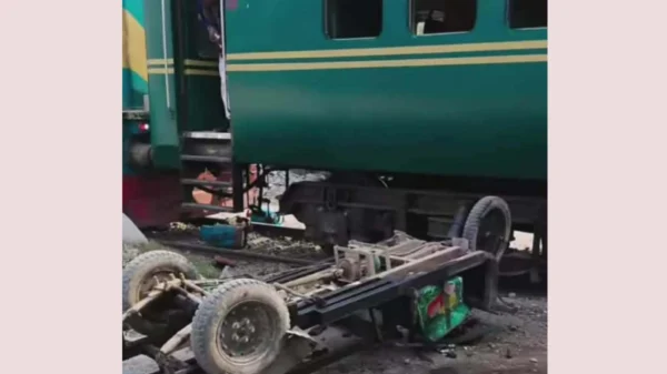 রাজশাহীতে রেললাইনের জায়গা অবৈধ দখলে বাড়ছে দুর্ঘটনার ঝুঁকি