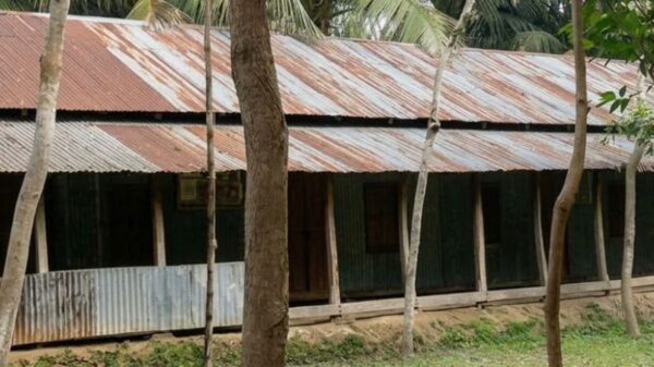 ৮ শিক্ষক মিলেও পাস করাতে পারলেন না একমাত্র পরীক্ষার্থীকে