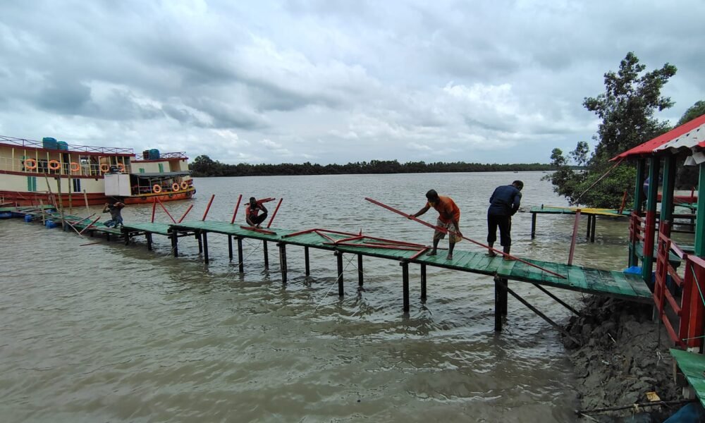 Shyamnagar administration demolishes illegal structures on Malancha River