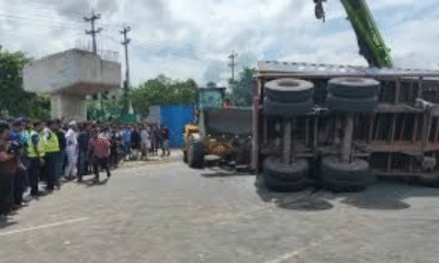 Four killed as lorry overturns on Dhaka-Chattogram highway