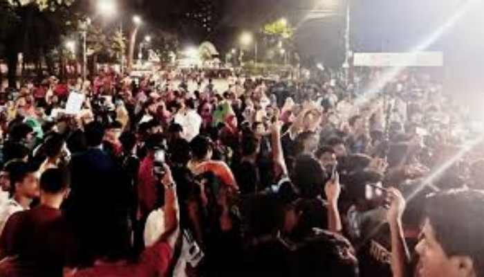 DU Students Stage Midnight Protest Demanding Ban on Hall Politics