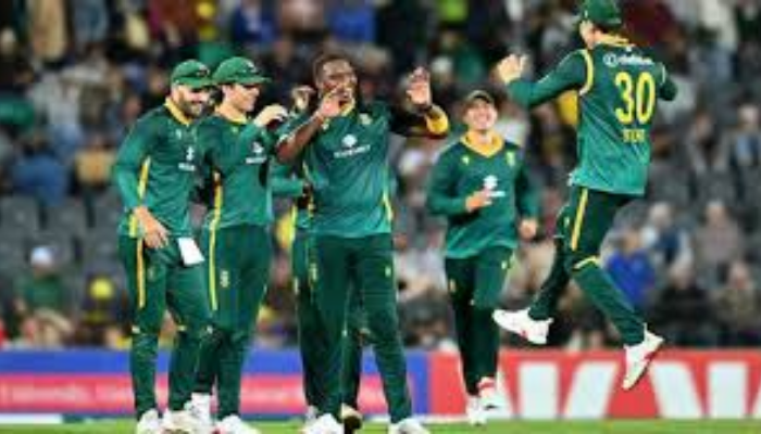 Australia collapse to 193, Proteas clinch series 2–0