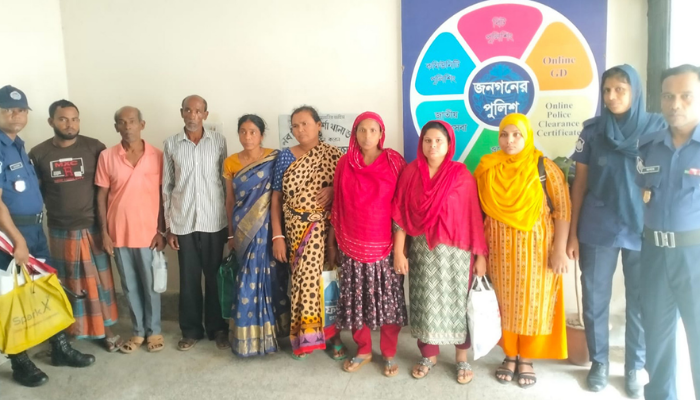 Five women among eight held while crossing into India Five women among eight held while crossing into India