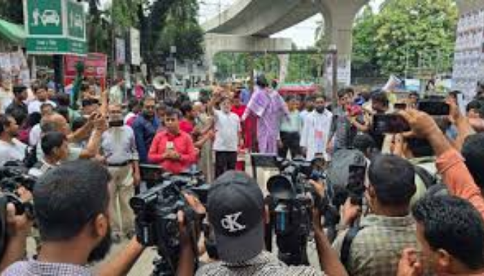 Symbolic Hanging of Sheikh Hasina Staged in Dhaka Symbolic Hanging of Sheikh Hasina Staged in Dhaka
