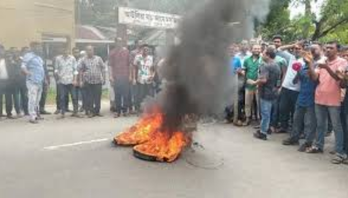 Bagerhat strike enters second day over constituency dispute