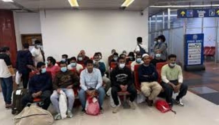Bangladeshi Deportees Claim Shackling, Inhumane US Repatriation