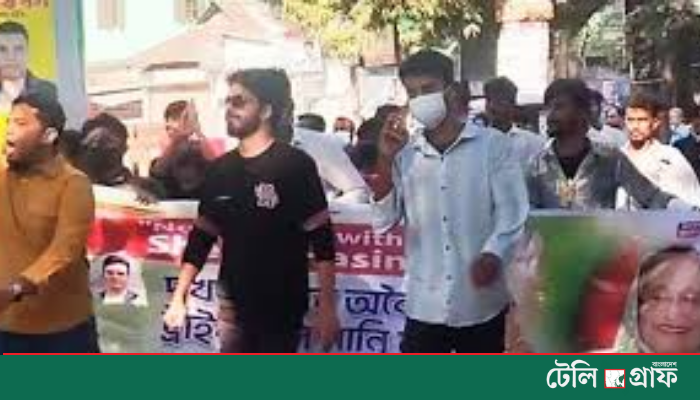 Banned Student League Marches in Munshiganj, Followed by Police; Three Officers Withdrawn for Duty Negligence.