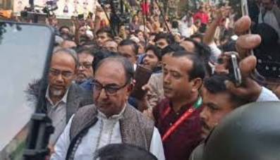 Tension at Dhaka Medical as Hadi’s Supporters Confront Mirza Abbas
